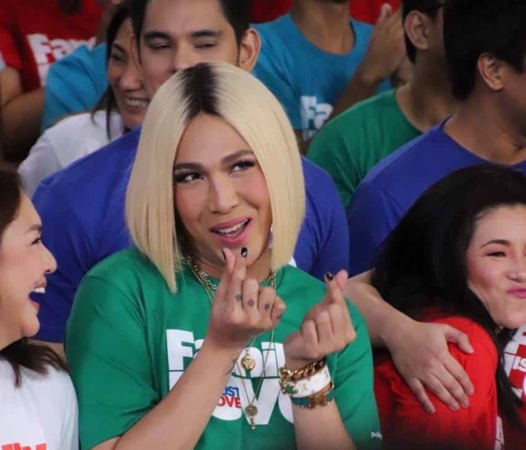 It’s Showtime staff members receive P300K Christmas bonus from Vice Ganda