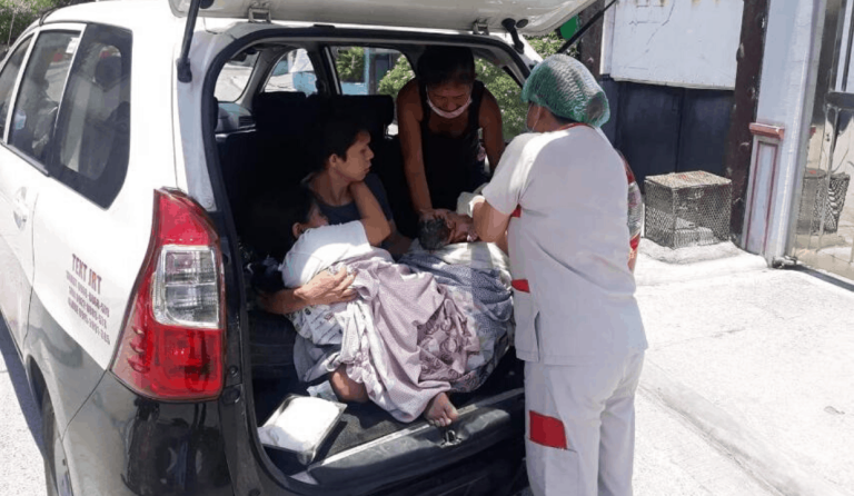 Woman gives birth in patrol car after getting rescued by Navotas police
