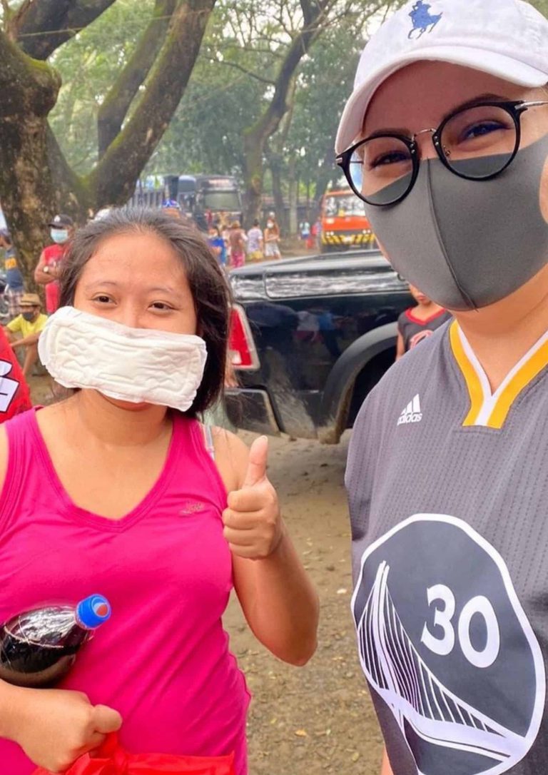 LOOK: Karla Estrada meets a ‘madiskarteng nanay’ during relief efforts