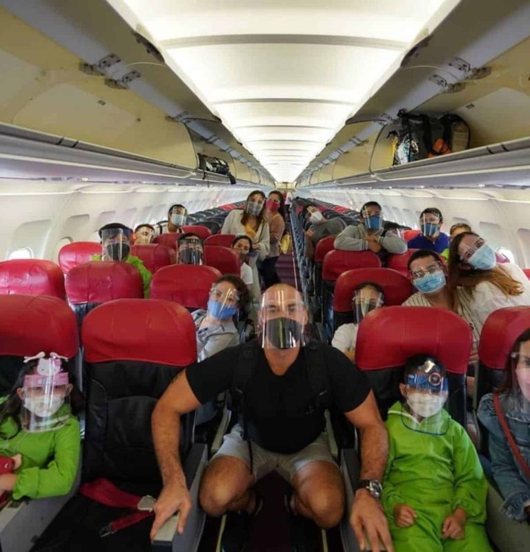 LOOK: Chesca, Doug Kramer take kids and relatives to Boracay