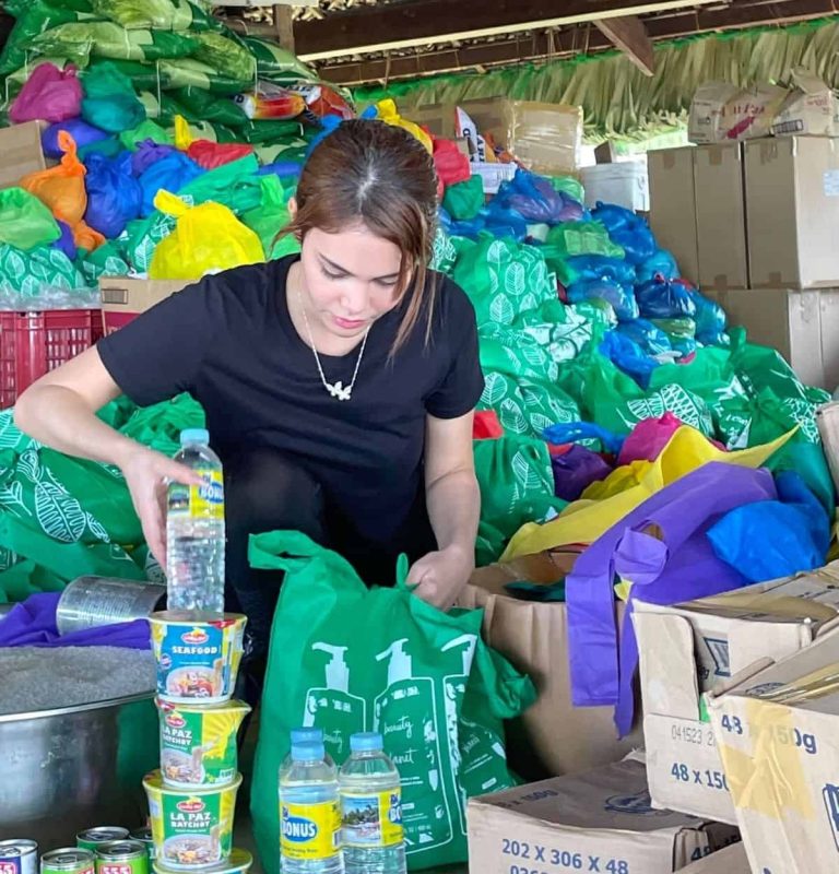 LOOK: Ivana Alawi repacks and distributes relief goods to typhoon victims in Isabela, Cagayan