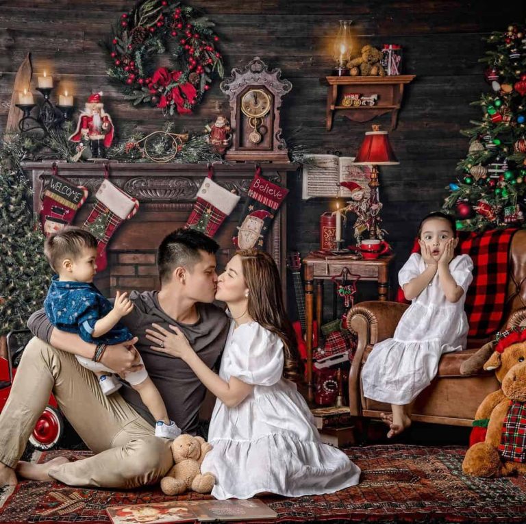 IN PHOTOS: DongYan family spreads cheer with postcard-worthy Christmas photoshoot