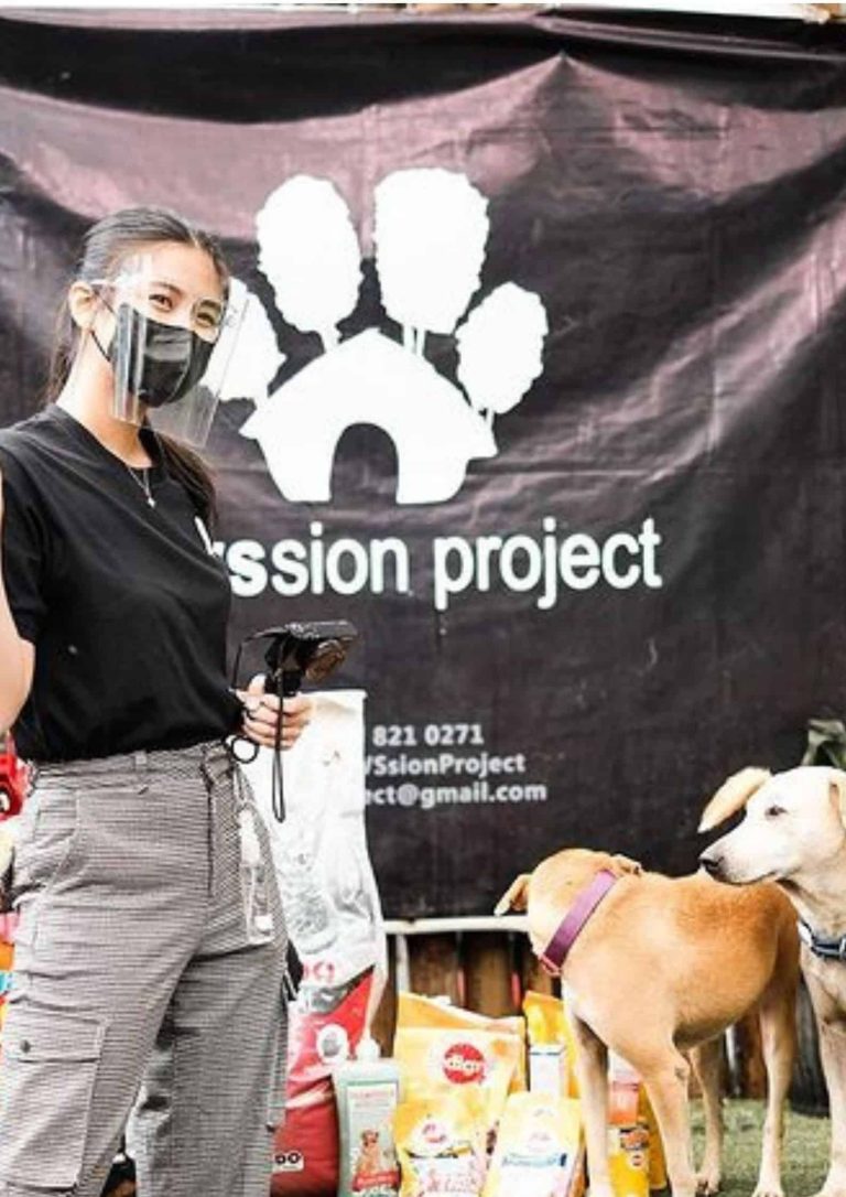 Gabbi Garcia and family donate food and supplies to animal shelter