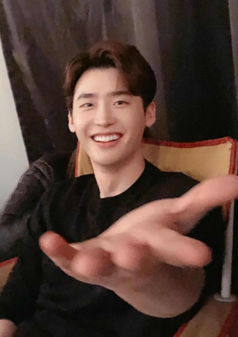 K-drama actor Lee Jong Suk marks comeback with Instagram update