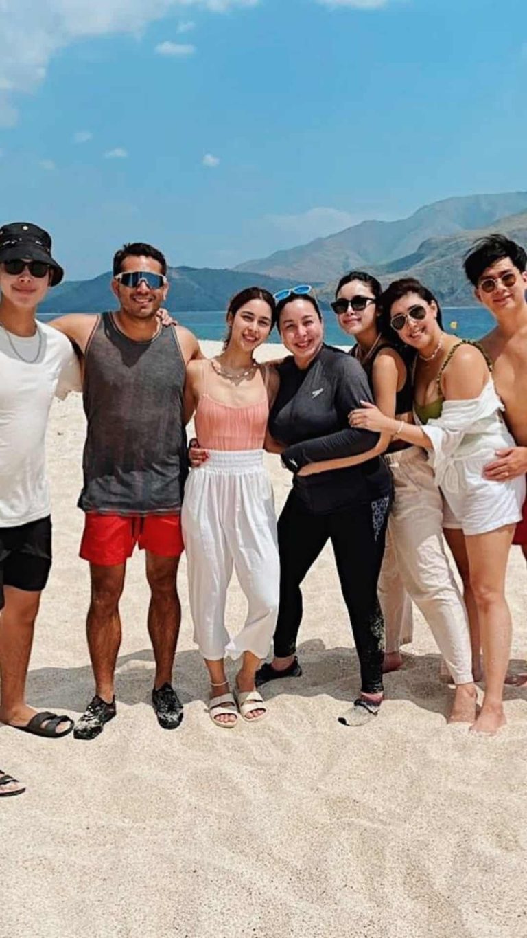 LOOK: Gerald Anderson, Julia Barretto all smiles in ‘family photo’