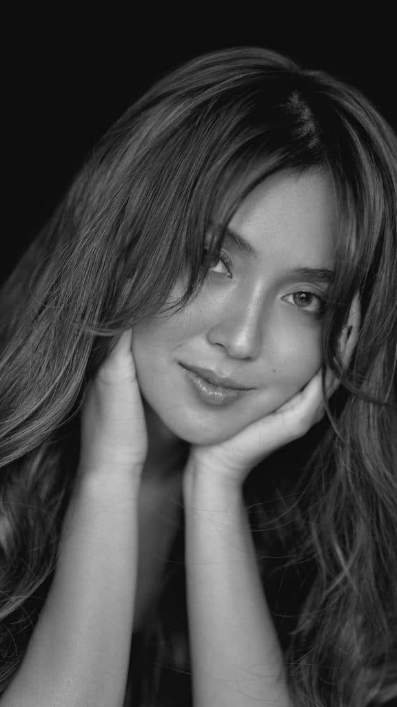 Look Kathryn Bernardo Marks 25th Birthday With Black And White Portrait Latest Chika