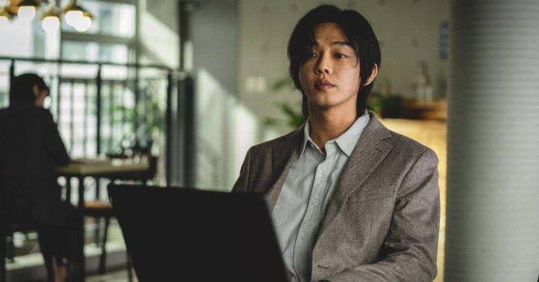 Hellbound director Yeon Sang-ho recounts astonishing one-take scene by Yoo Ah-in