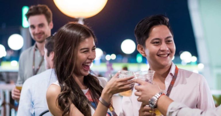 Sandro Marcos watches F1 Singapore Grand Prix with rumored GF Alexa Miro