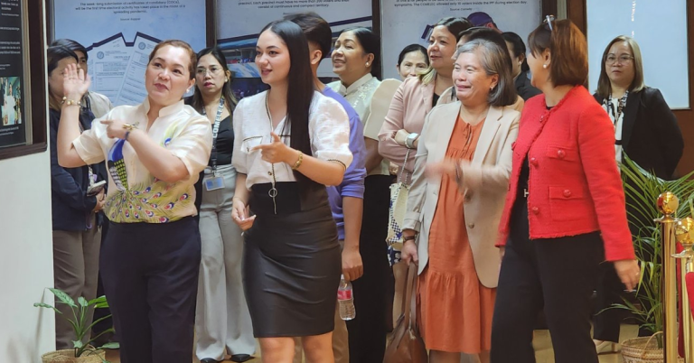 Viral ‘Sexy Babe’ candidate who admitted unawareness of COMELEC visits agency’s office for voting education